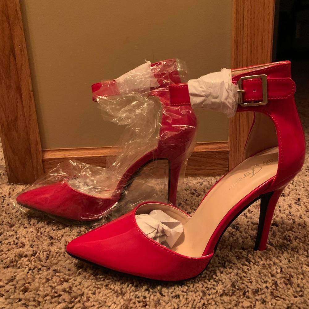 Patent leather heals 8 1/2